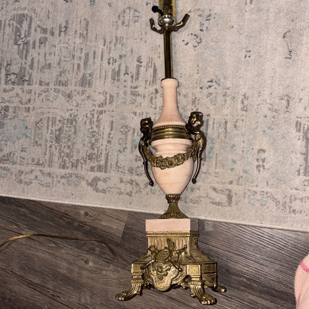 VINTAGE ITALIAN PINK MARBLE BRASS CHERUB LANCINI ORNATE LAMP